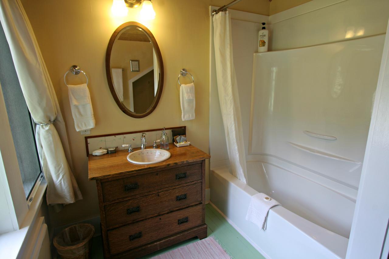 Kangaroo House Bed & Breakfast Eastsound 외부 사진